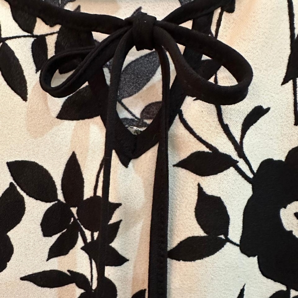 Blouse Women's Black & Cream Floral Tie-Neck Blouse - Picture 2 of 4